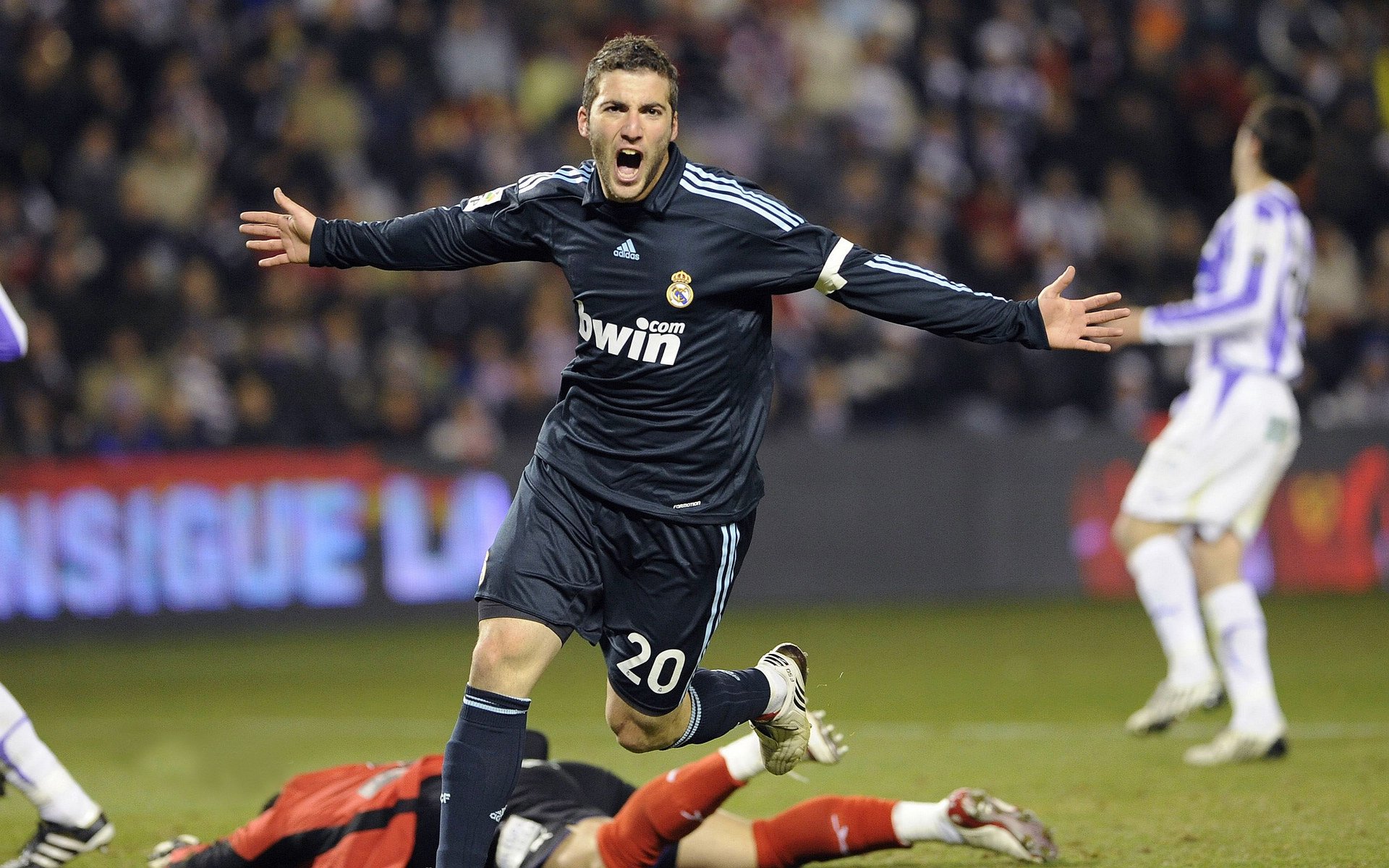 2019年总决赛:最后一节几次连续远投,将比赛节奏牢牢掌控在自己手中